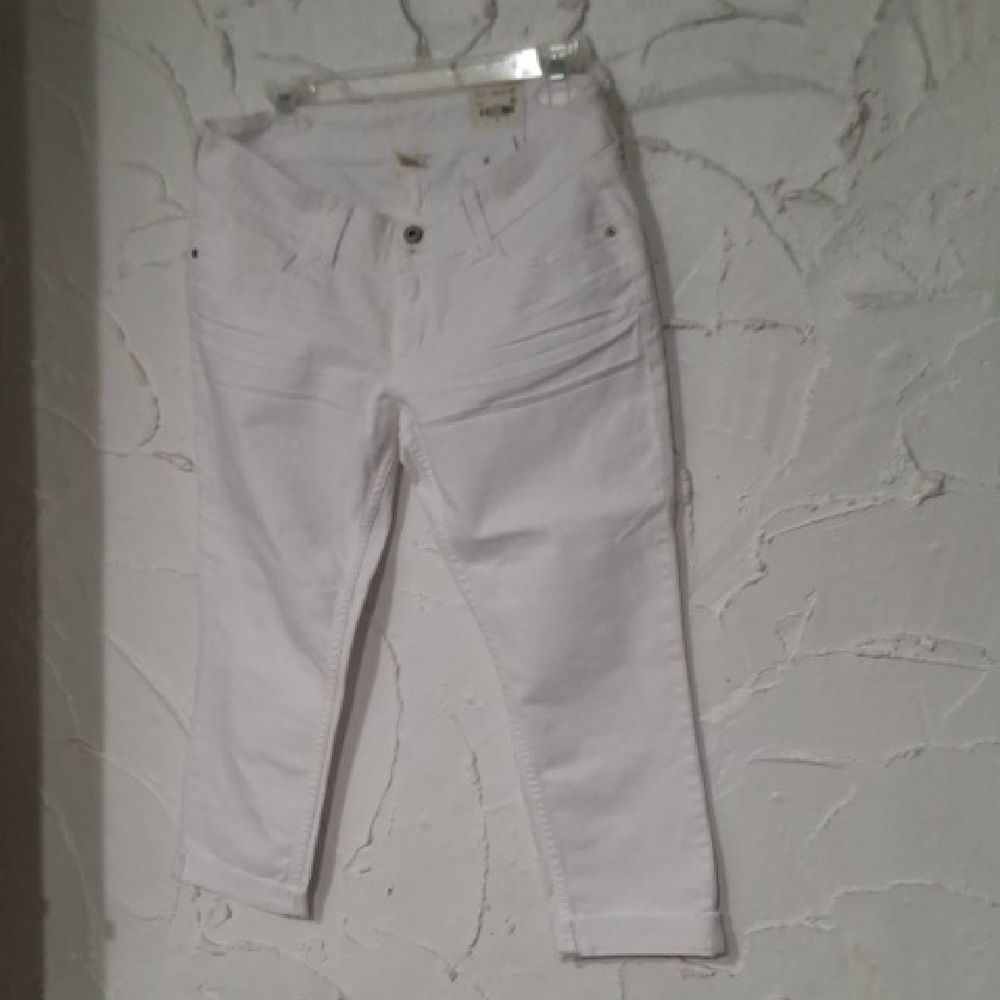 Arizona Jean Company Women's Cropped White Jeans. CAJA. # 7
